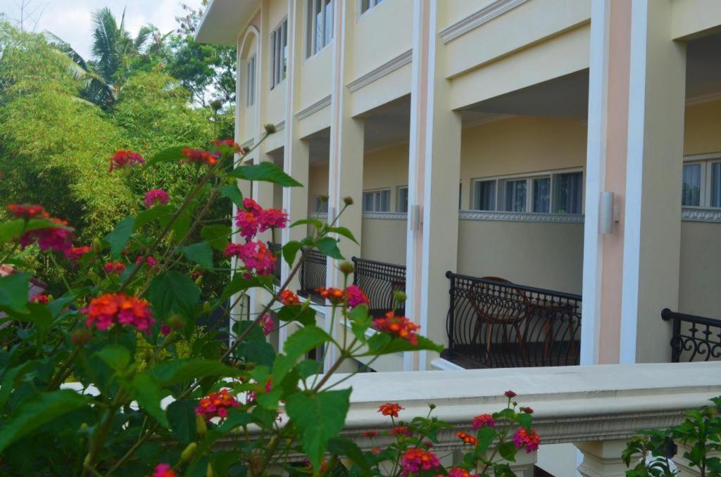 Nina Hotel
